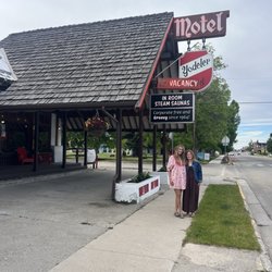Yodeler Motel