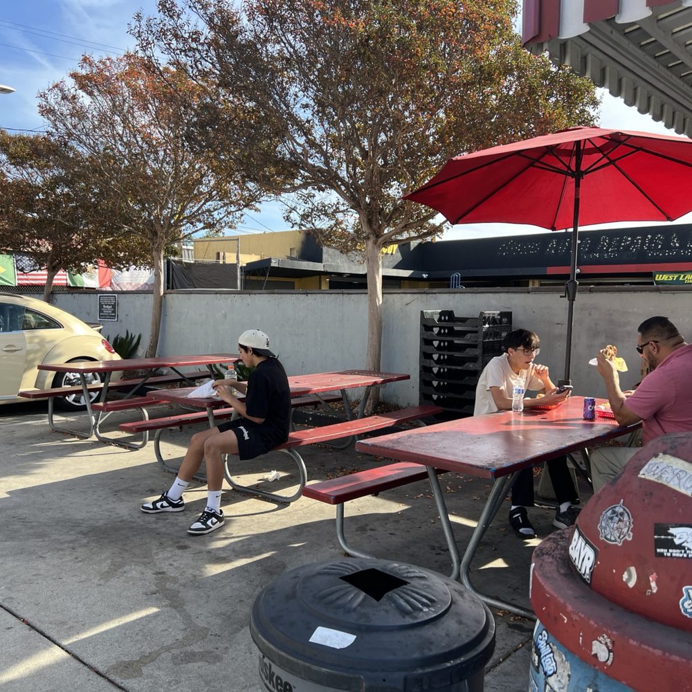 Dave's Burgers - the dining room - Burgers Near Me - Long Beach, California Dave's Burgers - the dining room - Burgers Near Me - Long Beach, California