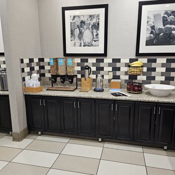 Hampton Inn & Suites Barstow - Cereal and fruits - Hotels Near Me - Barstow, California Hampton Inn & Suites Barstow - Cereal and fruits - Hotels Near Me - Barstow, California