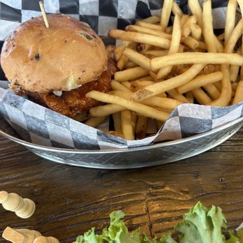 Notch 8 Brewery - Brewpubs Near Me - Annapolis Junction, Maryland