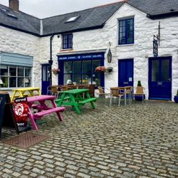 Llew Glas Café - Blue Lion / Llew Glas storefront