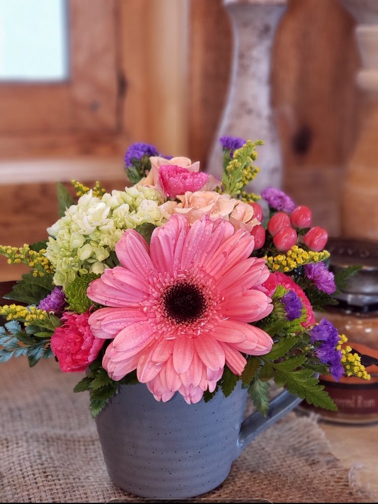 THREE FORKS FLORAL Updated October 2024 17 Photos 101 S Main