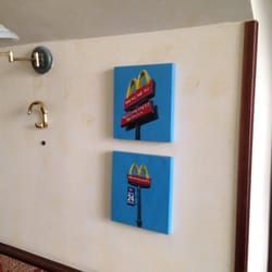 Bar Imperiale - In onore del McDonald, in un posto che invece eleva le specialità locali a cavallo di battaglia. Non capisco :(