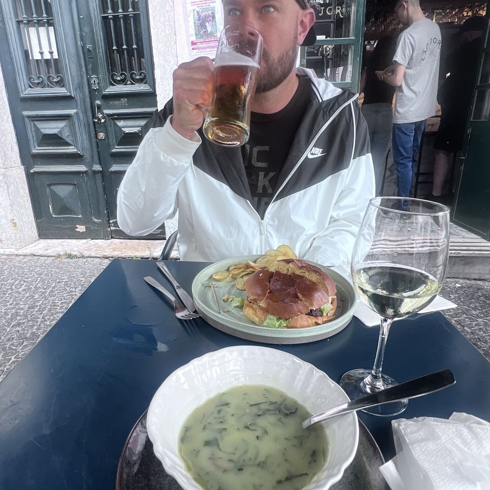 São Jorge Restaurante - Caldo verde and the hamburger - Portuguese Near Me - Lisbon, 11 São Jorge Restaurante - Caldo verde and the hamburger - Portuguese Near Me - Lisbon, 11