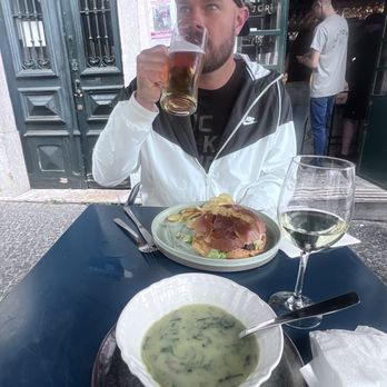 São Jorge Restaurante - Caldo verde and the hamburger - Portuguese Near Me - Lisbon, 11