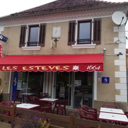 Les Estèves - The restaurant from outside.