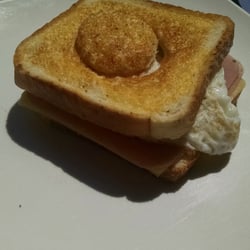La Chistera - Sandwich delicioso con jamón, queso, y huevo