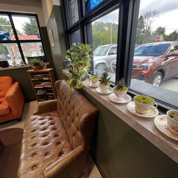 Amici’s Coffee Bar - Lots of cozy seating options - Coffee & Tea Near Me - Shallow Lake, Ontario