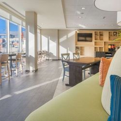 Home2 Suites Kansas City Downtown - Lobby