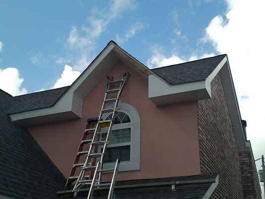 Duxworth Roofing & Sheet Metal Logo