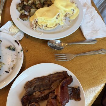 Lazy Susan Cafe - Waffles Near Me - Cannon Beach, Oregon Lazy Susan Cafe - Waffles Near Me - Cannon Beach, Oregon