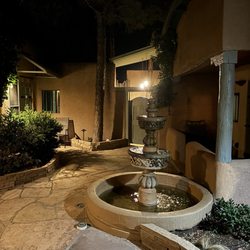 Las Palomas - Pueblo-style rooms