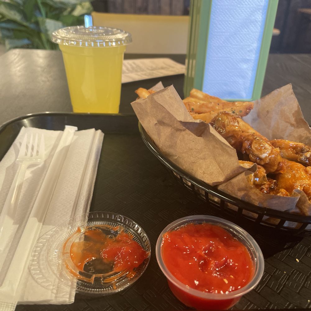 Hot honey 6 piece combo with a lemonade Hot honey 6 piece combo with a lemonade