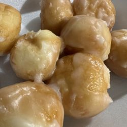 Paradise Donuts - Warm donut holes...awesome!