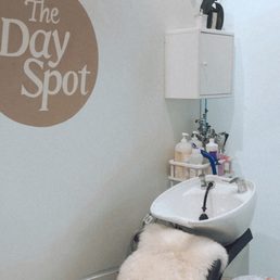 Shampoo bowl, luxe hair products (Kevin Murphy, R+Co, Olaplex) floor-to-ceiling windows (shades down in this photo) Shampoo bowl, luxe hair products (Kevin Murphy, R+Co, Olaplex) floor-to-ceiling windows (shades down in this photo)