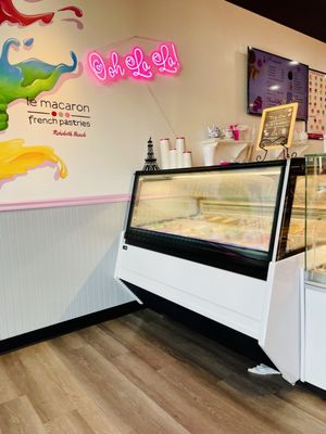 Le Macaron French Pastries