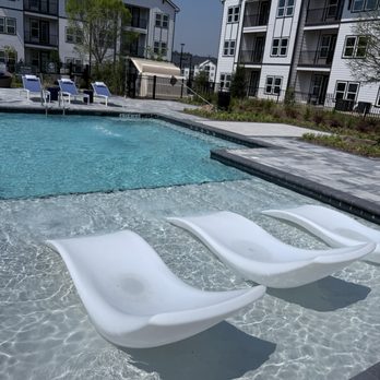 NOVO New Hampstead - Water Loungers - Apartments Near Me - Bloomingdale, Georgia