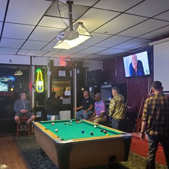The Elegant Pub - Pool - Pubs Near Me - San Jose, California