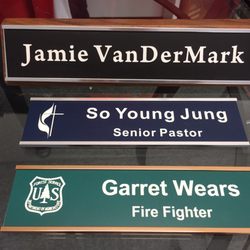 T-Shirt Express & Trophy - They do name plates!