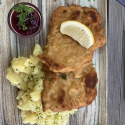 Gasthof zur Post - Schnitzel Wiener Art mit Kartoffelsalat