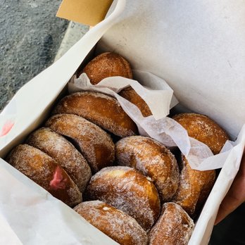 Leonard's Bakery - Malasadas and Malasadas Puffs - Bakeries Near Me - Honolulu, Hawaii Leonard's Bakery - Malasadas and Malasadas Puffs - Bakeries Near Me - Honolulu, Hawaii
