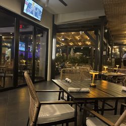 Di Edge Waterfront Bar and Kitchen