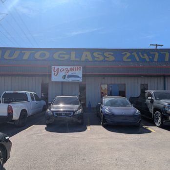 Yazmin Autoglass - The outside and the name of the company!!! They are real - Windshield Installation & Repair Near Me - Dallas, Texas