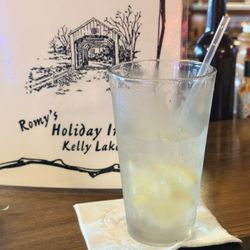 Holiday Inn - Kelly Lake - Drink at the bar