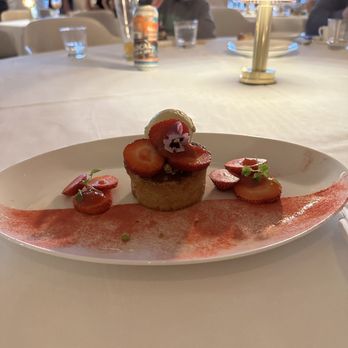 Rare Steakhouse - Strawberries and crème - Steakhouses Near Me - Everett, Massachusetts Rare Steakhouse - Strawberries and crème - Steakhouses Near Me - Everett, Massachusetts