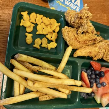 3 Squares Restaurant - Kids Chicken Tenders - love the fresh fruit with the kids meal! - American Near Me - Maple Grove, Minnesota
