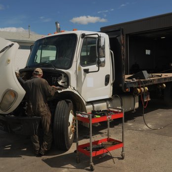 Ed's Truck Service - Auto Repair Near Me - Ottawa, Ontario Ed's Truck Service - Auto Repair Near Me - Ottawa, Ontario
