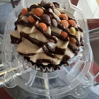 Hoeckele's Bakery and Deli - Reese's cupcake - Bakeries Near Me - Perryville, Missouri Hoeckele's Bakery and Deli - Reese's cupcake - Bakeries Near Me - Perryville, Missouri
