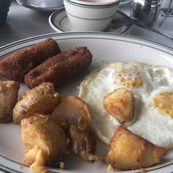Versailles - Desayuno Versailles - Cuban Near Me - Miami, Florida Versailles - Desayuno Versailles - Cuban Near Me - Miami, Florida