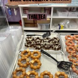 Mochinut - Dark chocolate almond & Thai tea