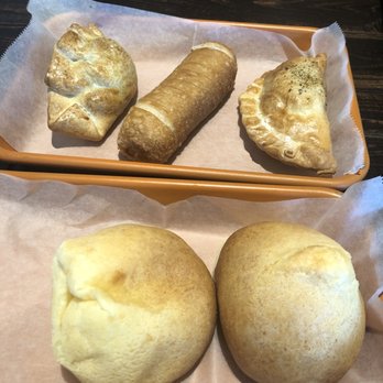 Empanada Harry's Bakery and Cafe - Venezuelan Near Me - Miami, Florida