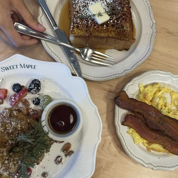 Sweet Maple - French toast - Breakfast & Brunch Near Me - Santa Monica, California Sweet Maple - French toast - Breakfast & Brunch Near Me - Santa Monica, California