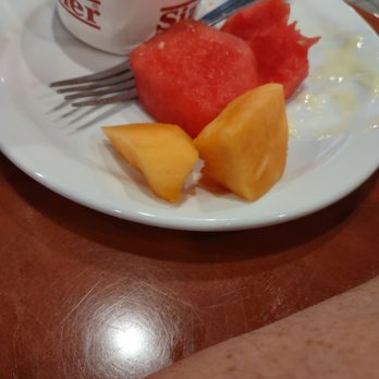 Sizzler - Fruit is wilted and not fresh - Seafood Near Me - Hesperia, California