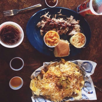Central BBQ - Sweet tea, pulled pork plate, pulled chicken nachos. - Barbeque Near Me - Memphis, Tennessee