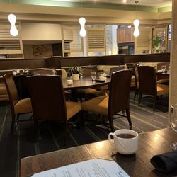 Twist Midtown Grill And Bar - The hotel restaurant