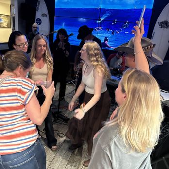 Duke's Beach Grill - Dance floor - Bars Near Me - Ventura, California Duke's Beach Grill - Dance floor - Bars Near Me - Ventura, California