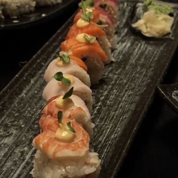Zenzi Den - Rainbow roll - American Near Me - Glenview, Illinois