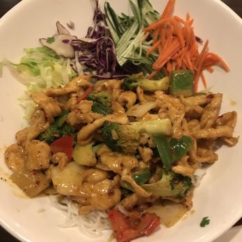 Little V - Chicken curry vermicelli bowl with veggies was fresh but extremely bland. Presentation was nice. - Vietnamese Near Me - League City, Texas Little V - Chicken curry vermicelli bowl with veggies was fresh but extremely bland. Presentation was nice. - Vietnamese Near Me - League City, Texas
