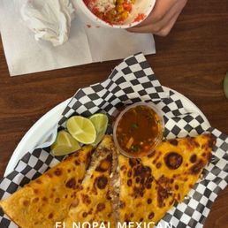 Quesa birria, esquites, horchata