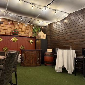 Vino Wine & Tapas Room - Wine Bars Near Me - Tarzana, California