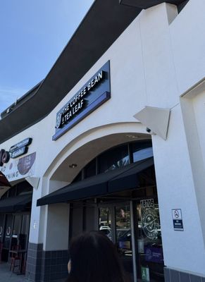 The Coffee Bean & Tea Leaf by null