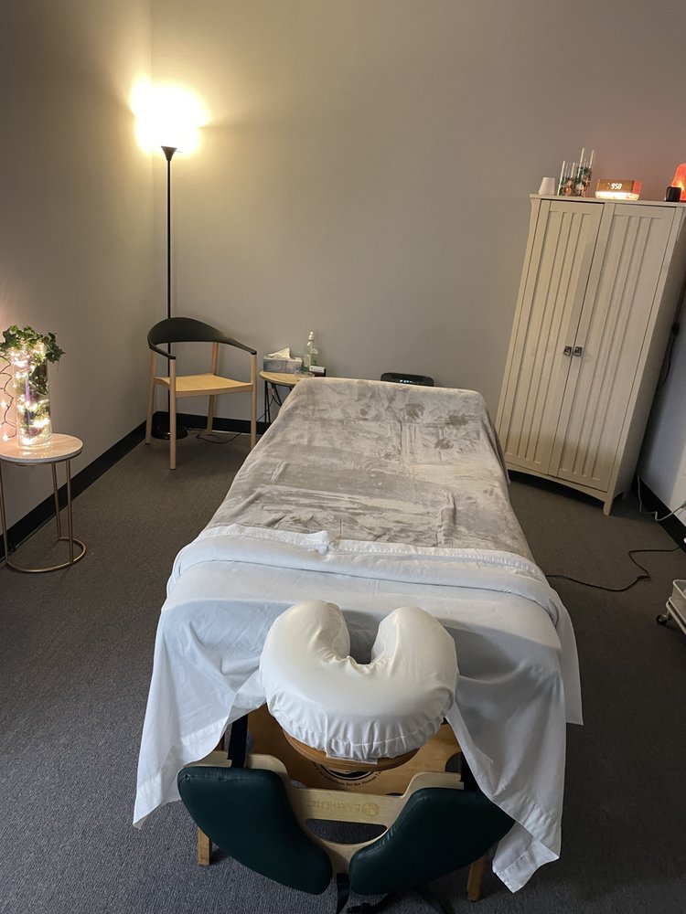 Muscular Therapy by Lisa Logo