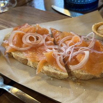 Gvino Wine Bar - Salmon and onions on fantastic bread - Wine Bars Near Me - Leesburg, Virginia