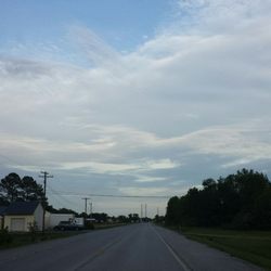 Millie's Road House Bar & Grill - Driving in to have some din-din.