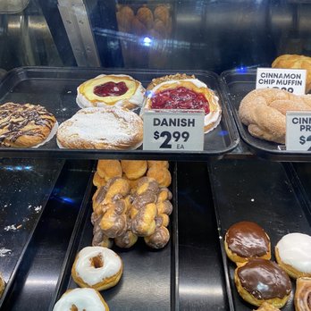 Straub's Fine Grocers - Fresh, delicious pastries! - Grocery Near Me - Saint Louis, Missouri Straub's Fine Grocers - Fresh, delicious pastries! - Grocery Near Me - Saint Louis, Missouri