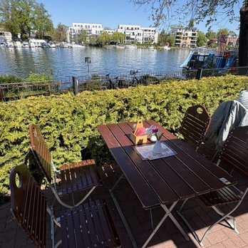 Evelins - Ice Cream & Frozen Yogurt Near Me - Berlin, BE